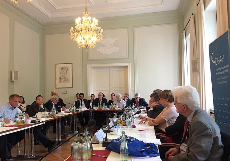 German Foreign Policy Council Discussed NATO Expansion after the Cold War
